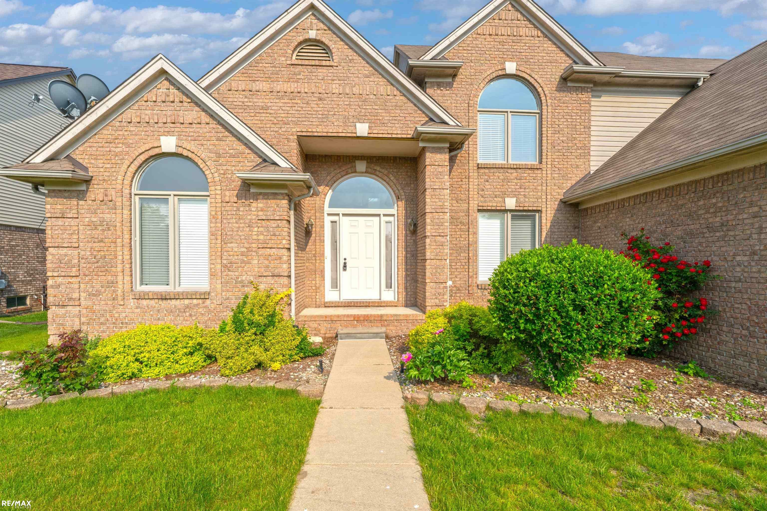 Property Photo: 45259 Yorkshire Drive MI 48044