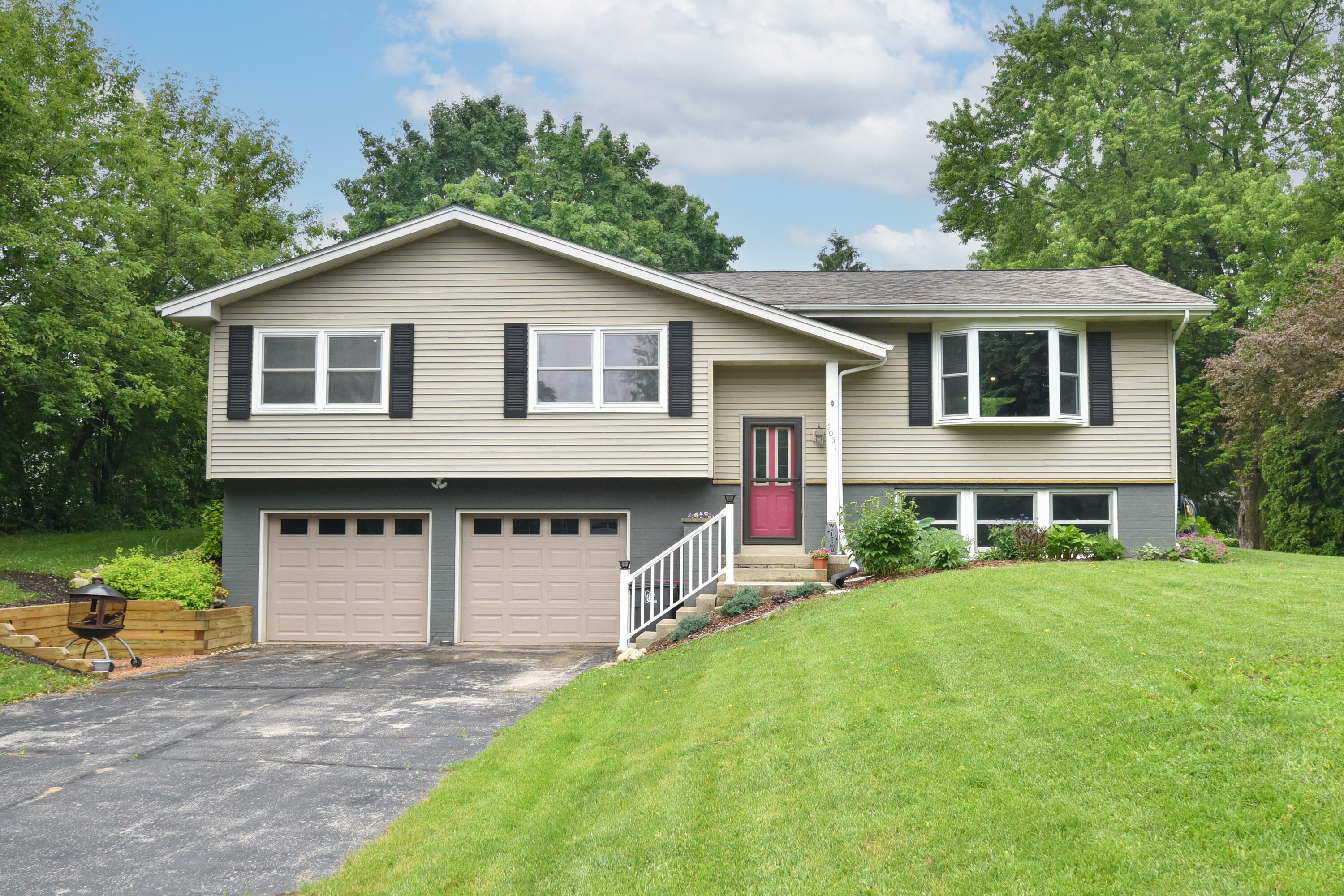 Property Photo: 5051 Morning Glory Dr WI 53095
