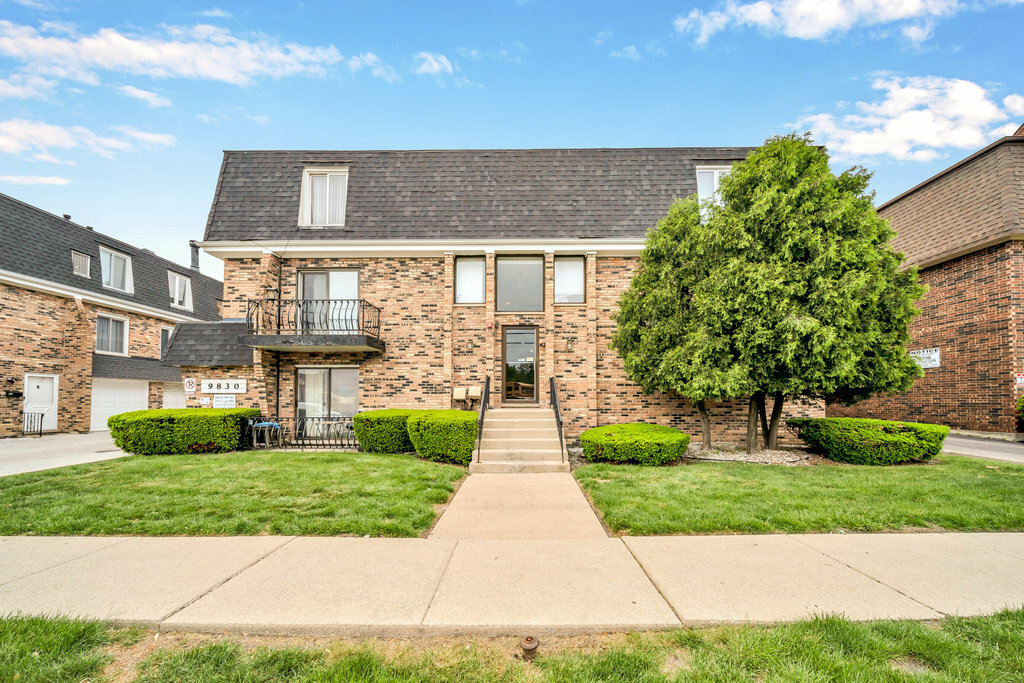 9830 Sayre Avenue 7  Chicago Ridge IL 60415 photo