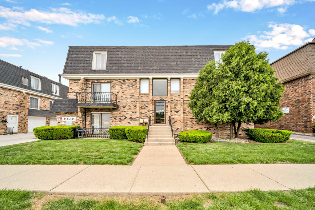 Property Photo:  9830 Sayre Avenue 7  IL 60415 