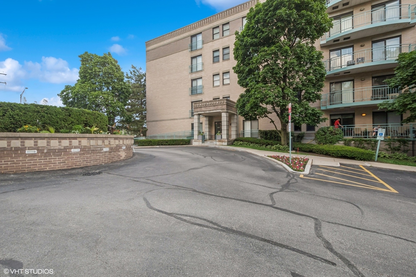 Property Photo:  4747 Howard Street 205  IL 60076 