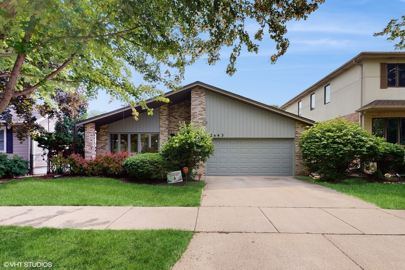Property Photo: 2443 Maple Street IL 60171