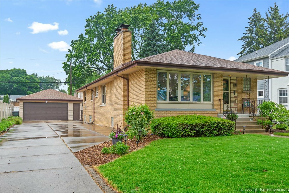 9544 S Avers Avenue  Evergreen Park IL 60805 photo