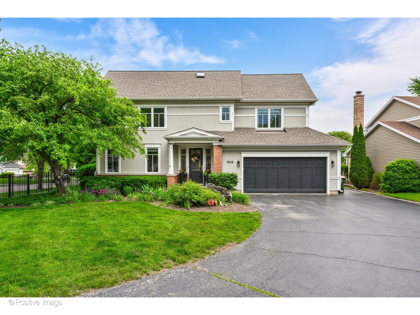 Property Photo: 1509 E Eton Drive IL 60004