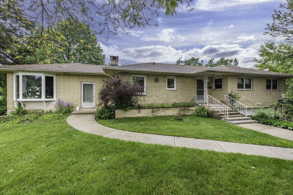 Property Photo: 2632 E Bonnie Brook Lane IL 60087