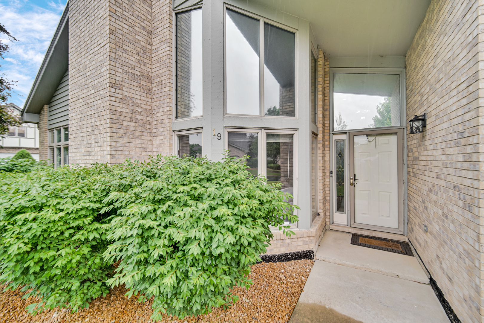 Property Photo: 19 W Bay Road IL 60463