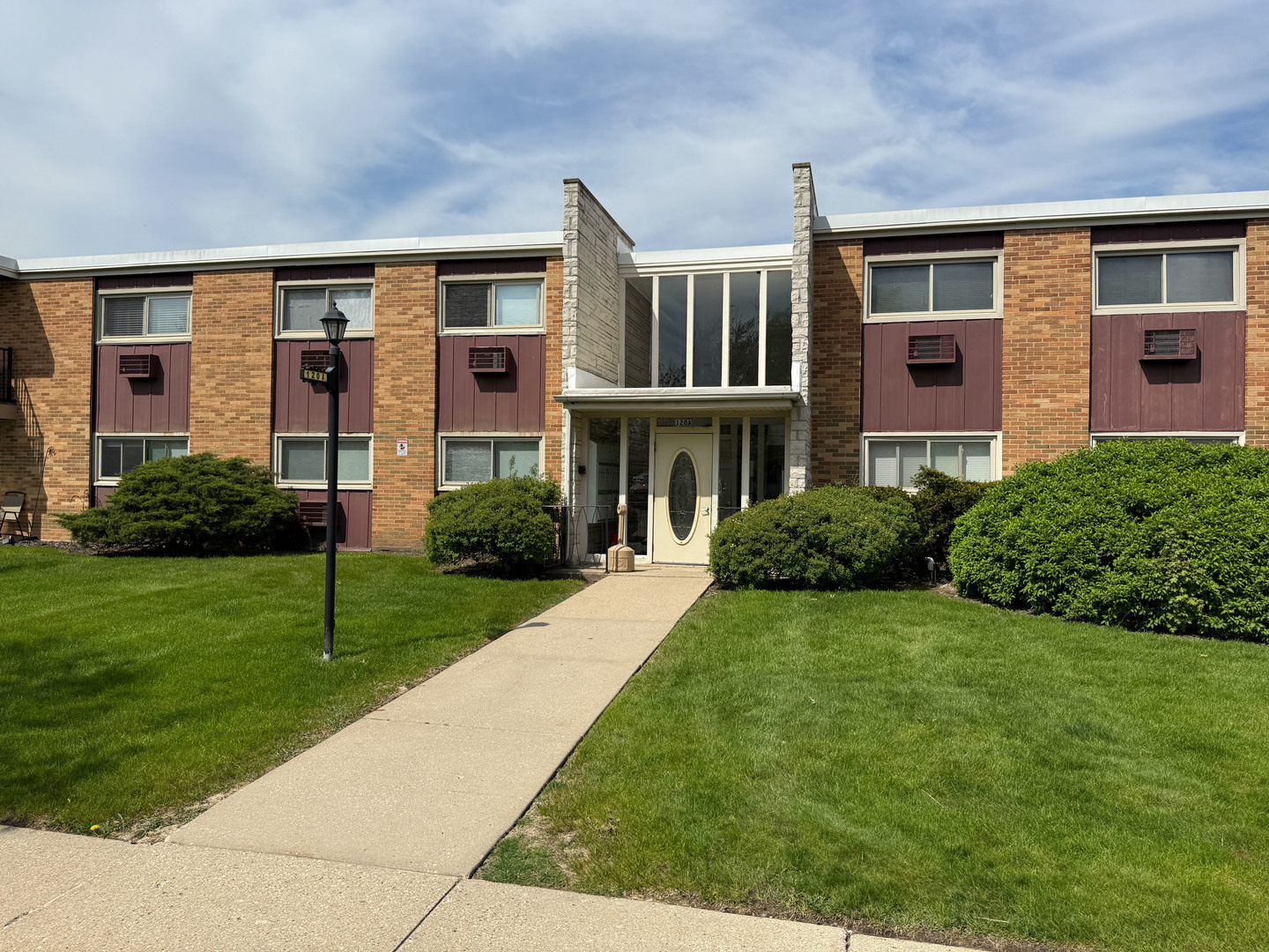 Property Photo: 120 Collen Drive 219 IL 60148