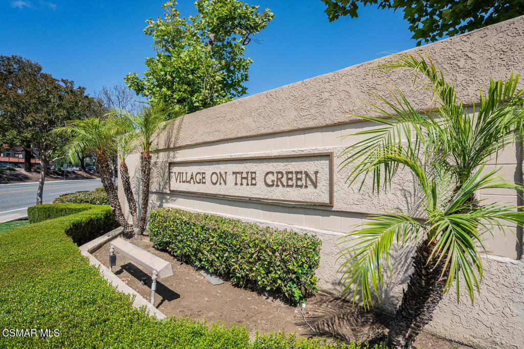 Property Photo:  630 Kingswood Lane A  CA 93065 