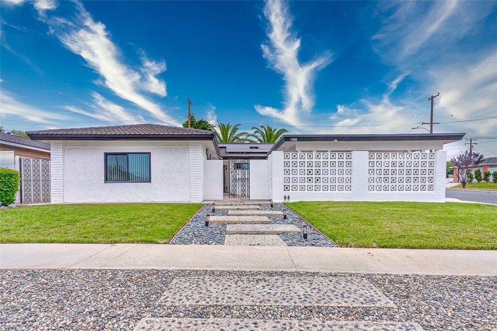 Property Photo:  11636 Tigrina Avenue  CA 90604