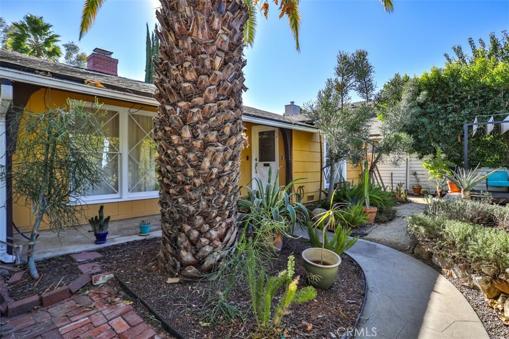 Property Photo: 12700 Sarah Street CA 91604