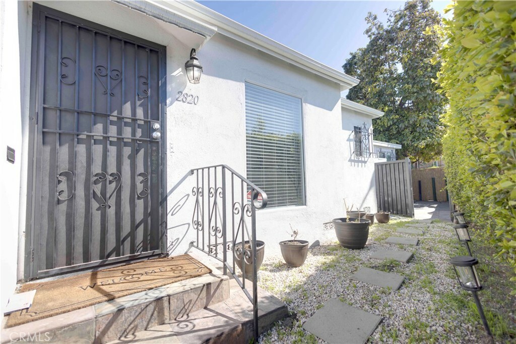 Property Photo:  2820 S La Brea Avenue  CA 90016 