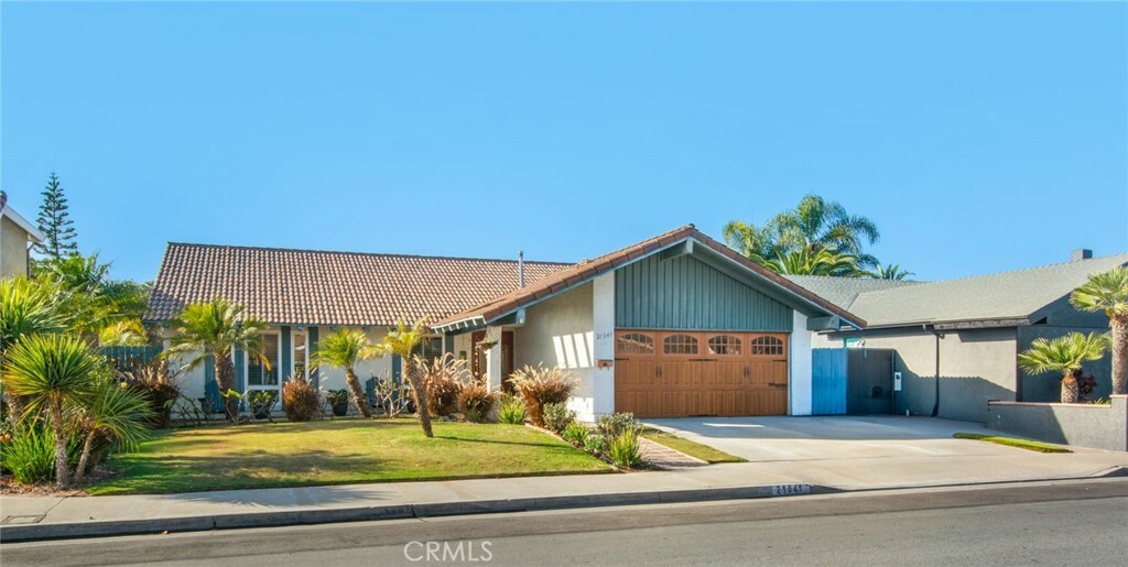 Property Photo: 21041 Strathmoor Lane CA 92646