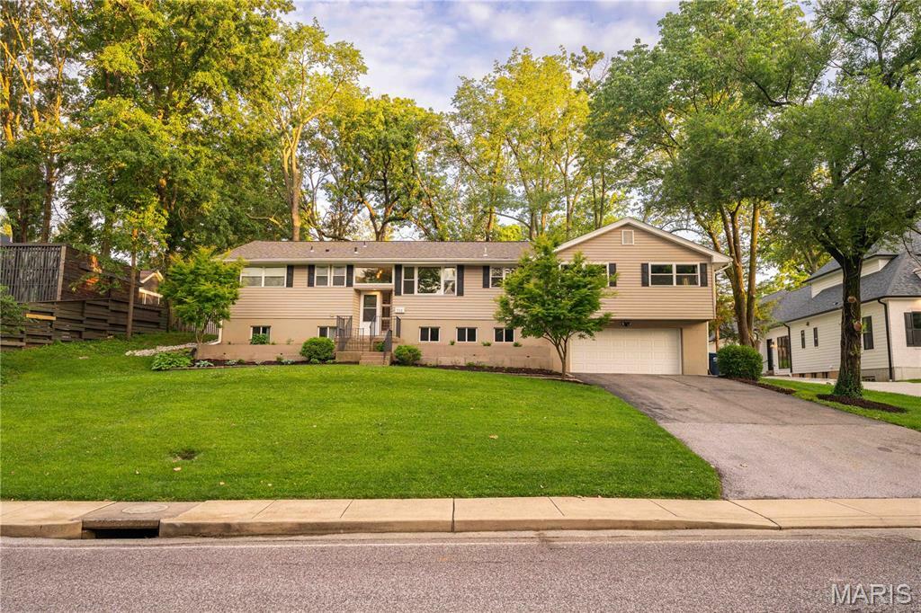 Property Photo: 748 E Argonne Drive MO 63122