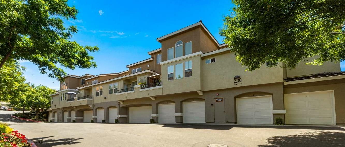Property Photo: 2230 Valley View Parkway 326 CA 95762