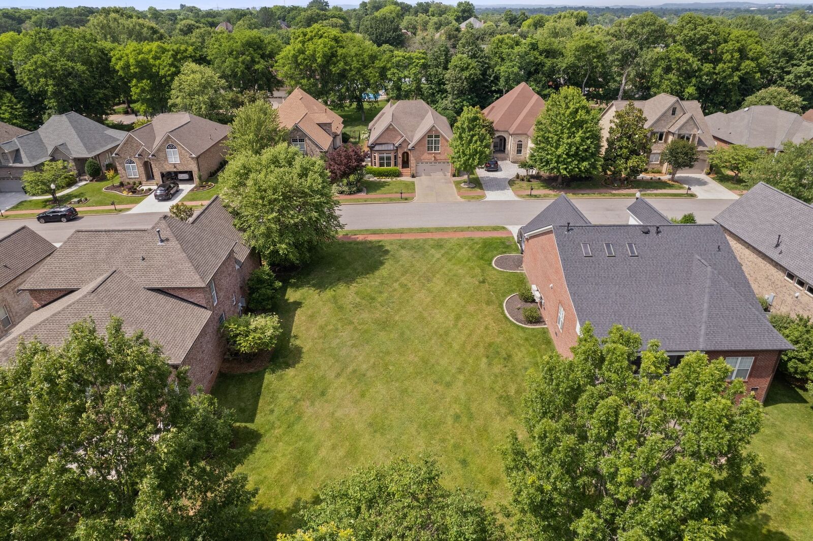 Property Photo: 1087 Isaac Franklin Dr TN 37066