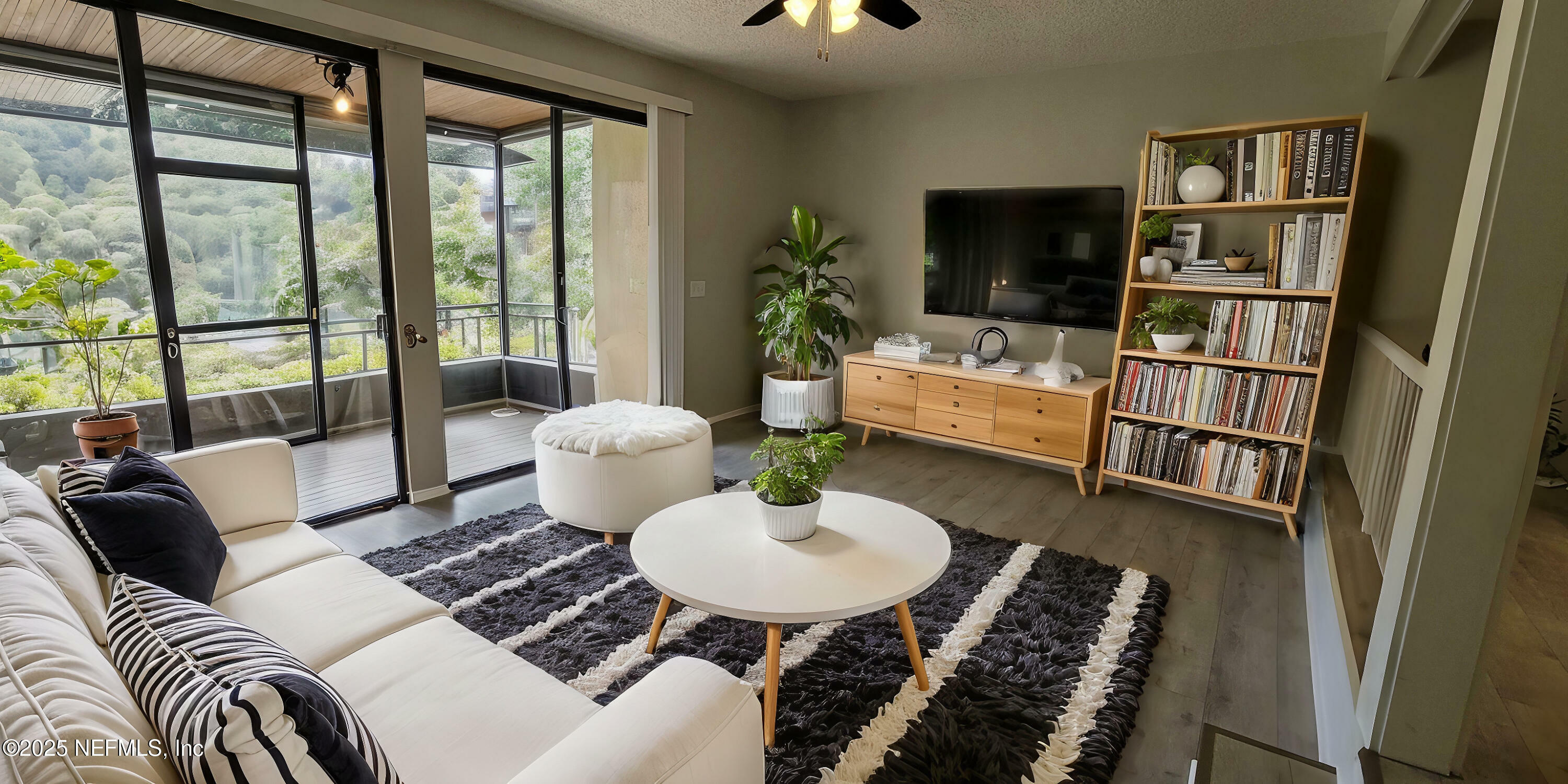 Property Photo: 7640 Las Palmas Way 149 FL 32256