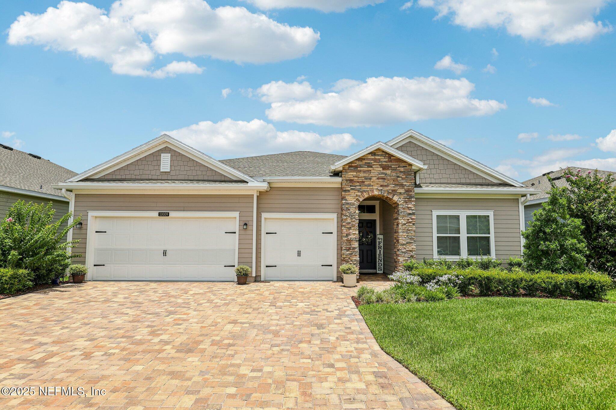 Property Photo: 10009 Stone Crk Way FL 32222