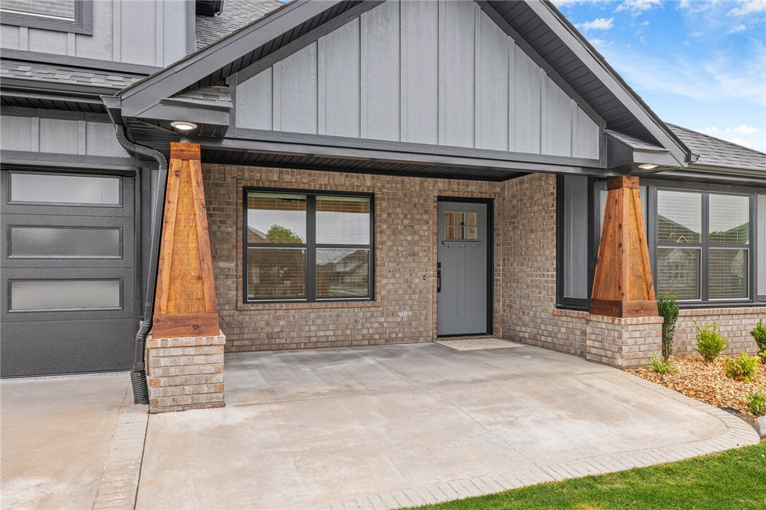 Property Photo:  500 Bronco Street  AR 72719 