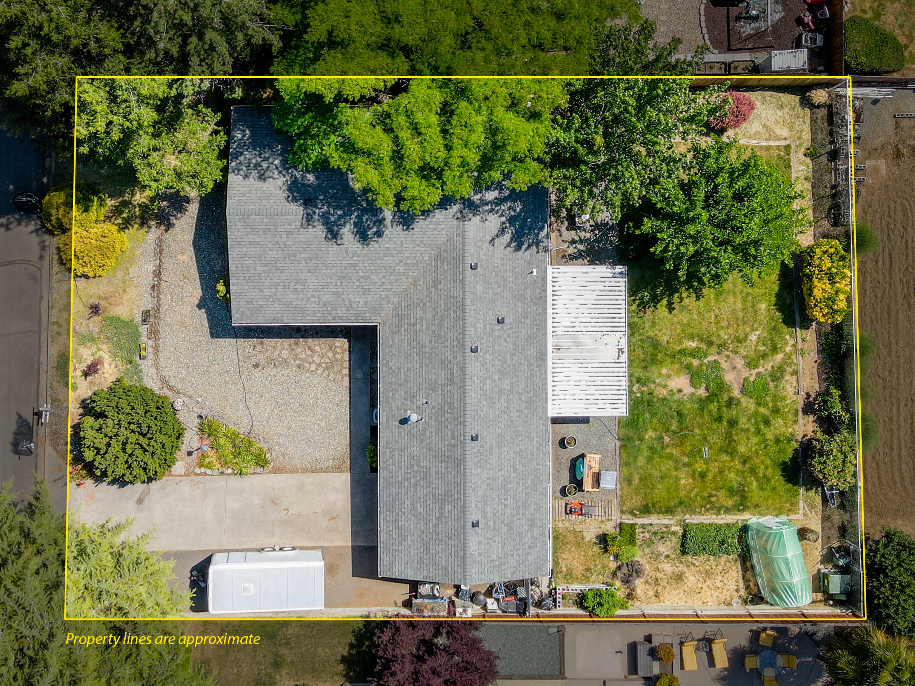 Property Photo: 432 NE Royal Drive OR 97526