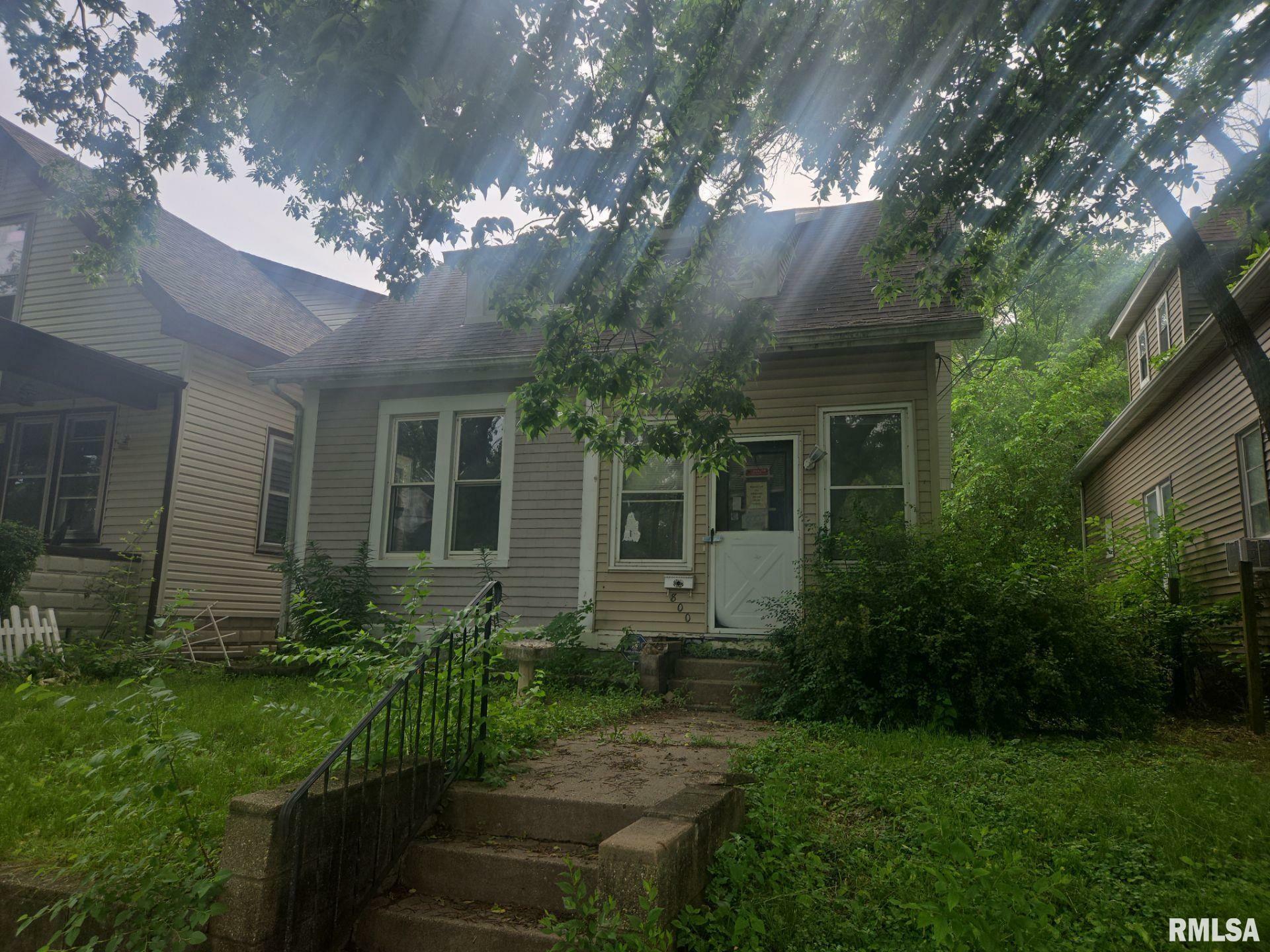 Property Photo: 800 S Greenlawn Avenue IL 61605