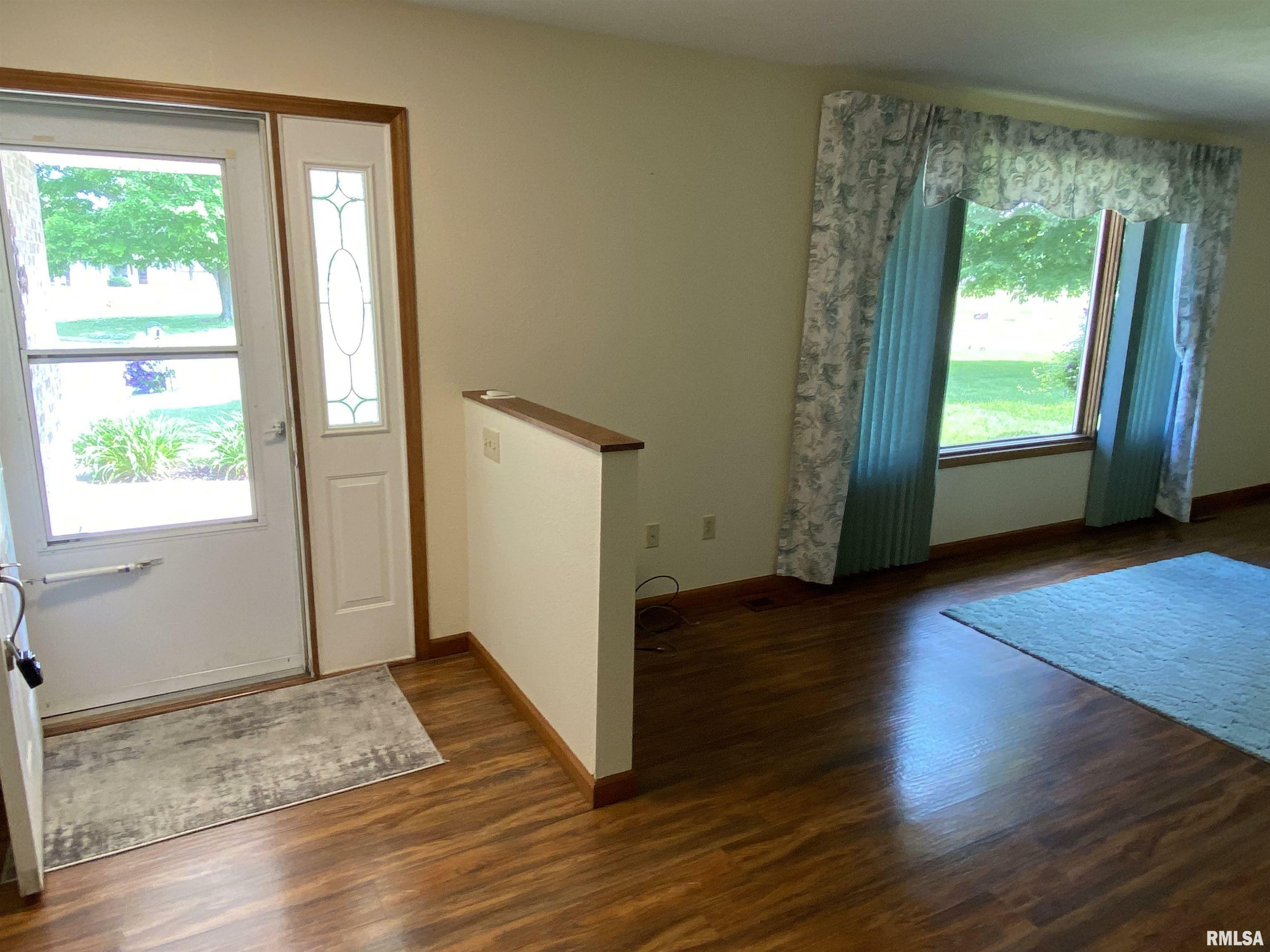 Property Photo: 1661 E Myrtle Street IL 61520