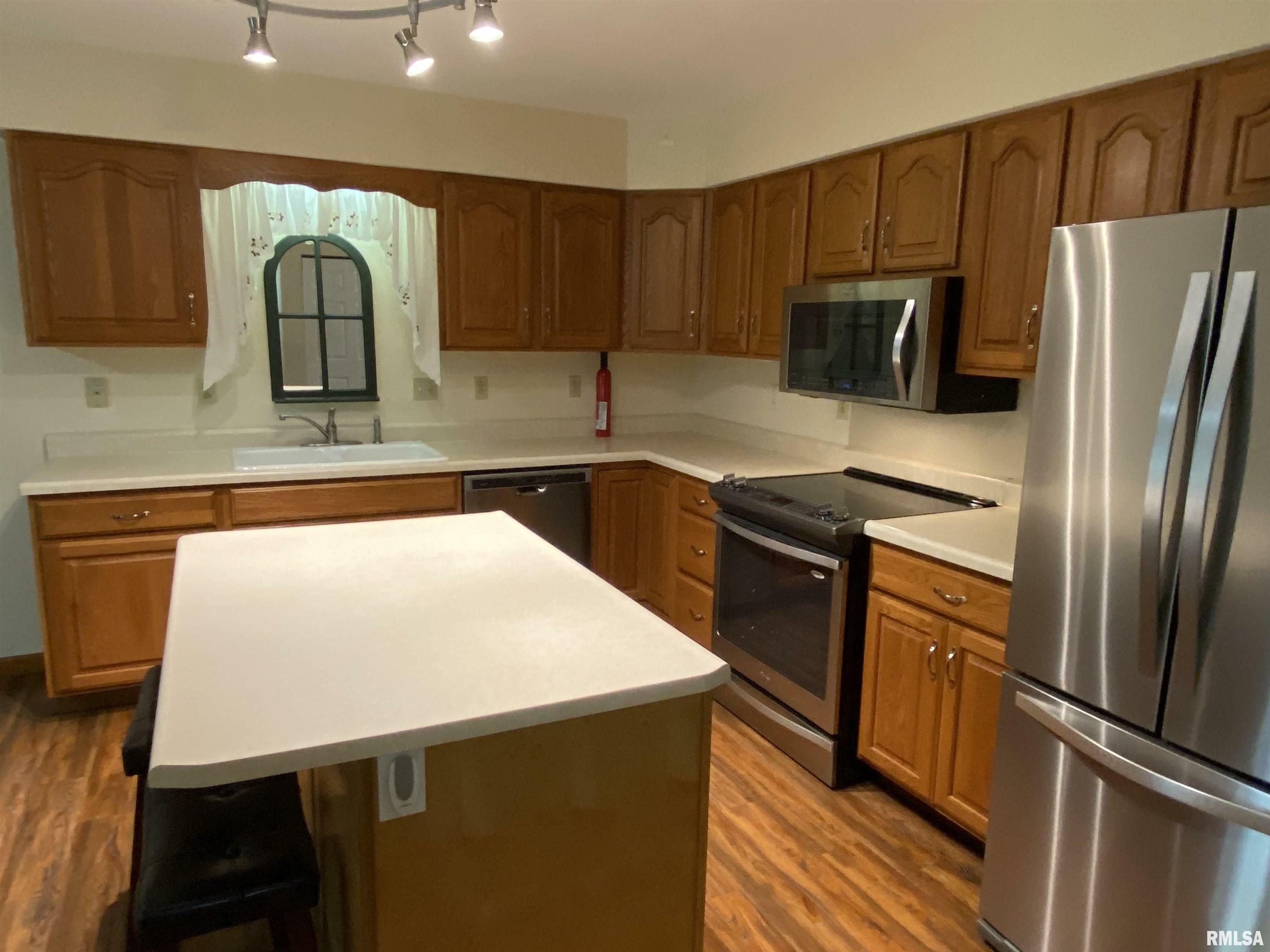Property Photo: 1661 E Myrtle Street IL 61520
