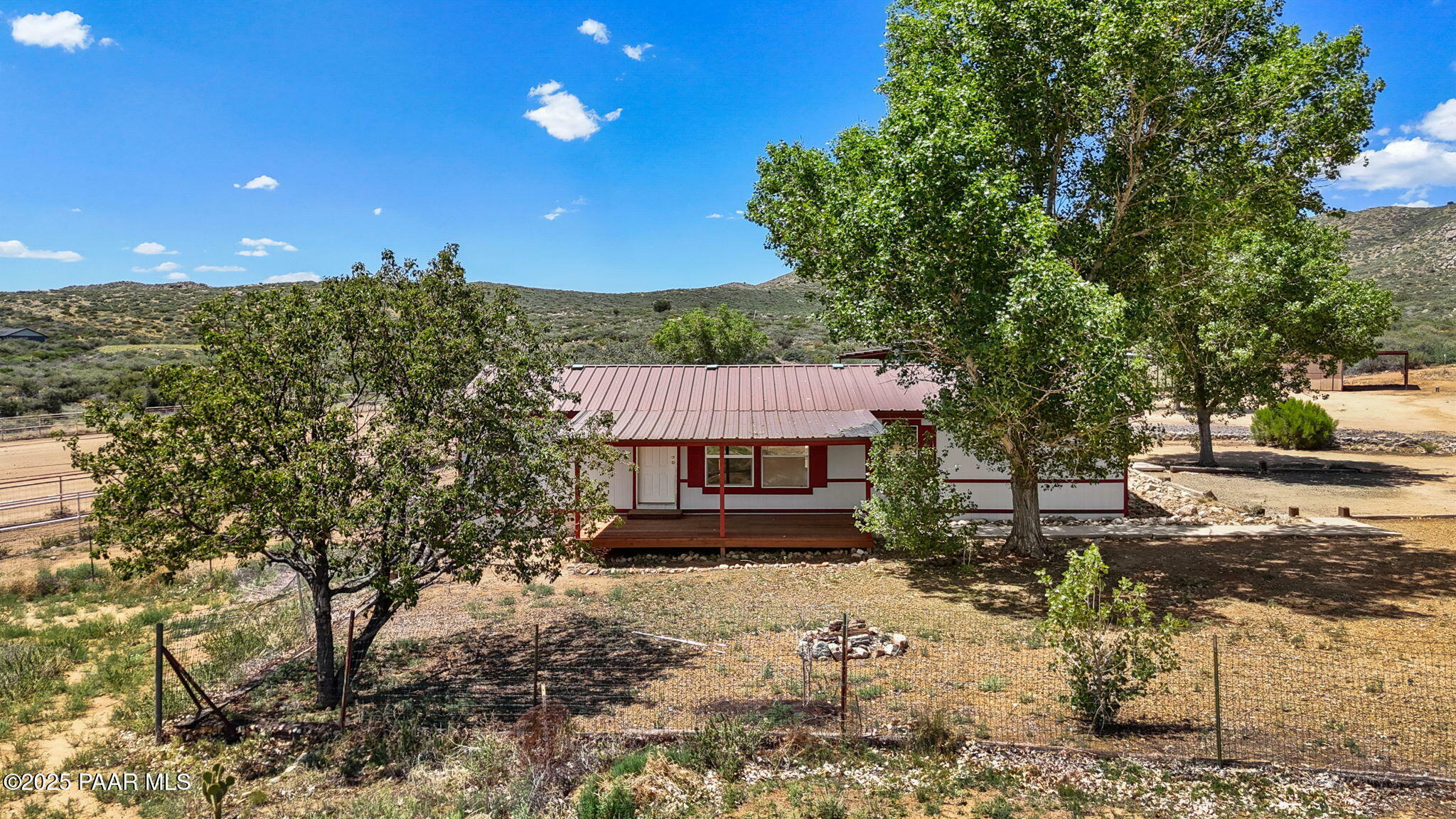 Property Photo: 17320 E Roper Way AZ 86327