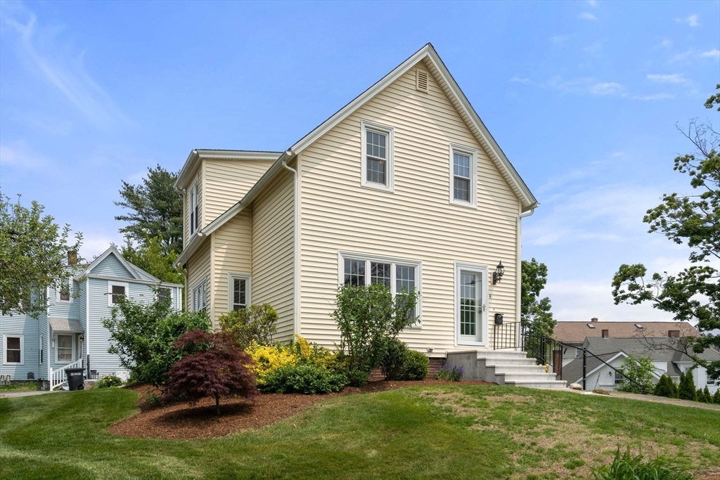 Property Photo: 4 Hadwen Rd MA 01602