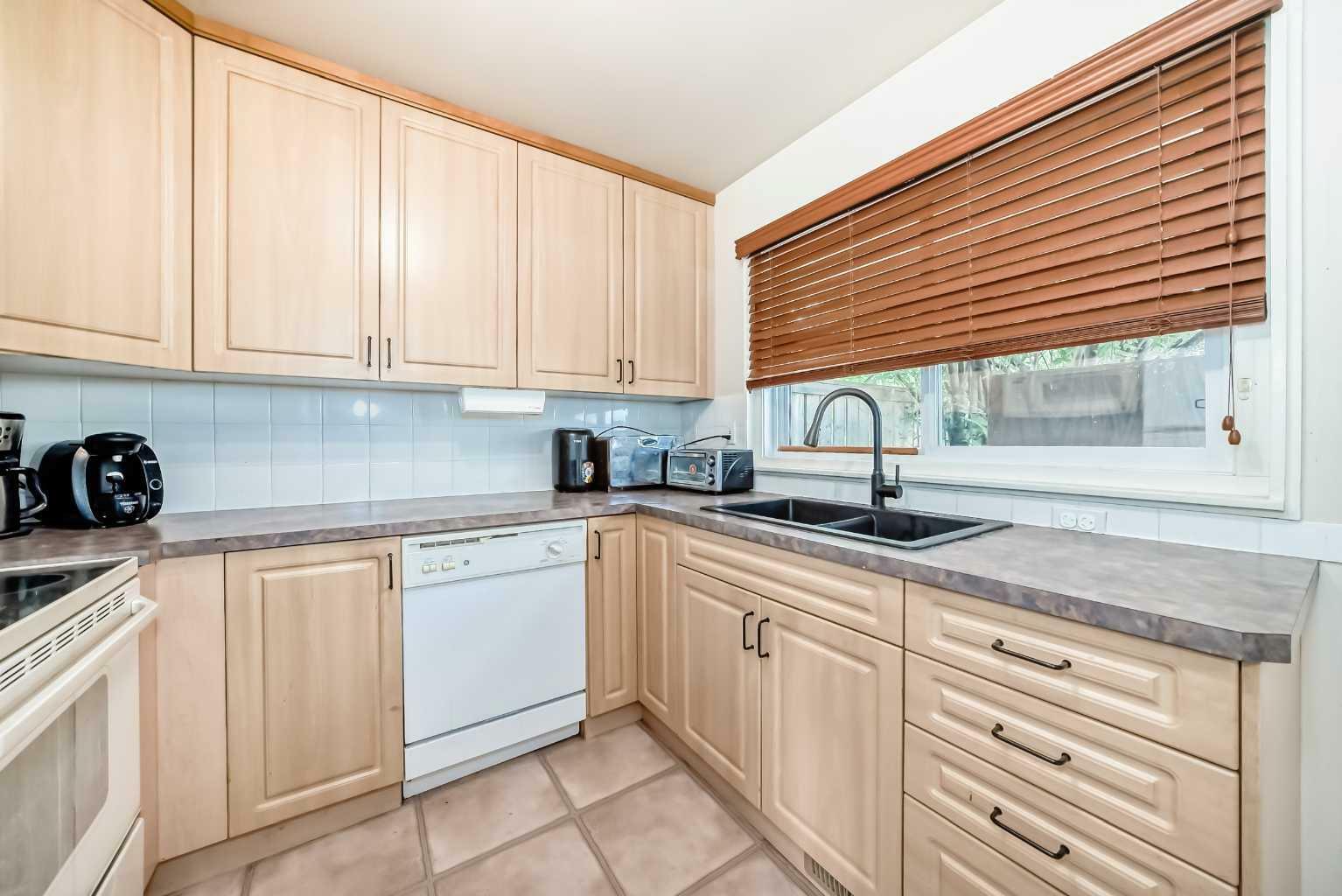 Property Photo: 3907 39 Street N 1503 AB T4N 0M6
