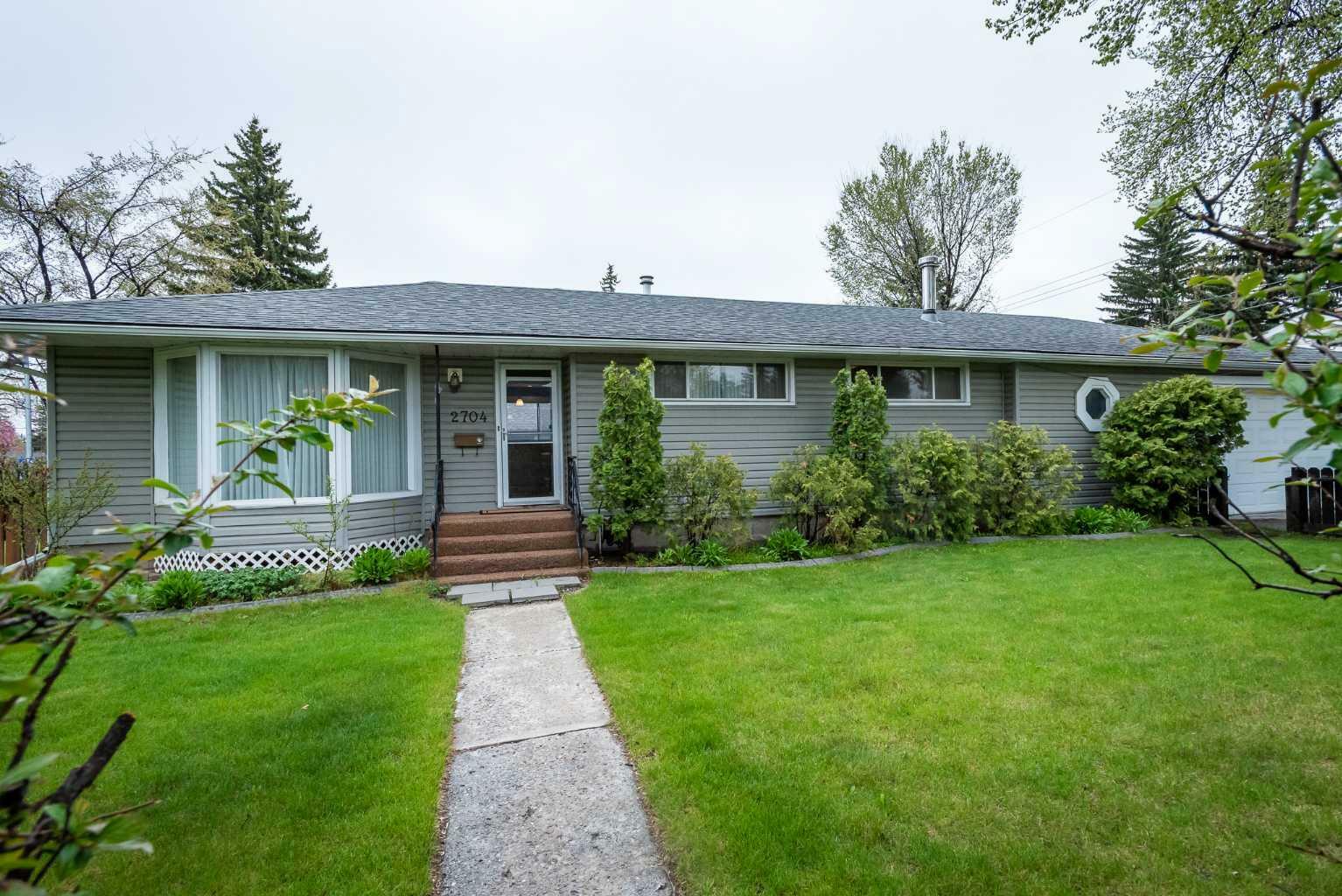 2704 43 Street SW  Calgary AB T3E 3N5 photo