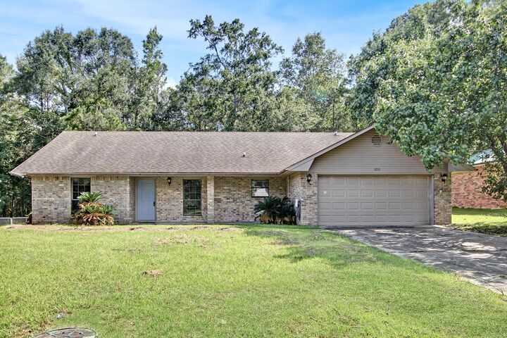 Property Photo:  1213 Port Arthur Terrace  LA 71446 