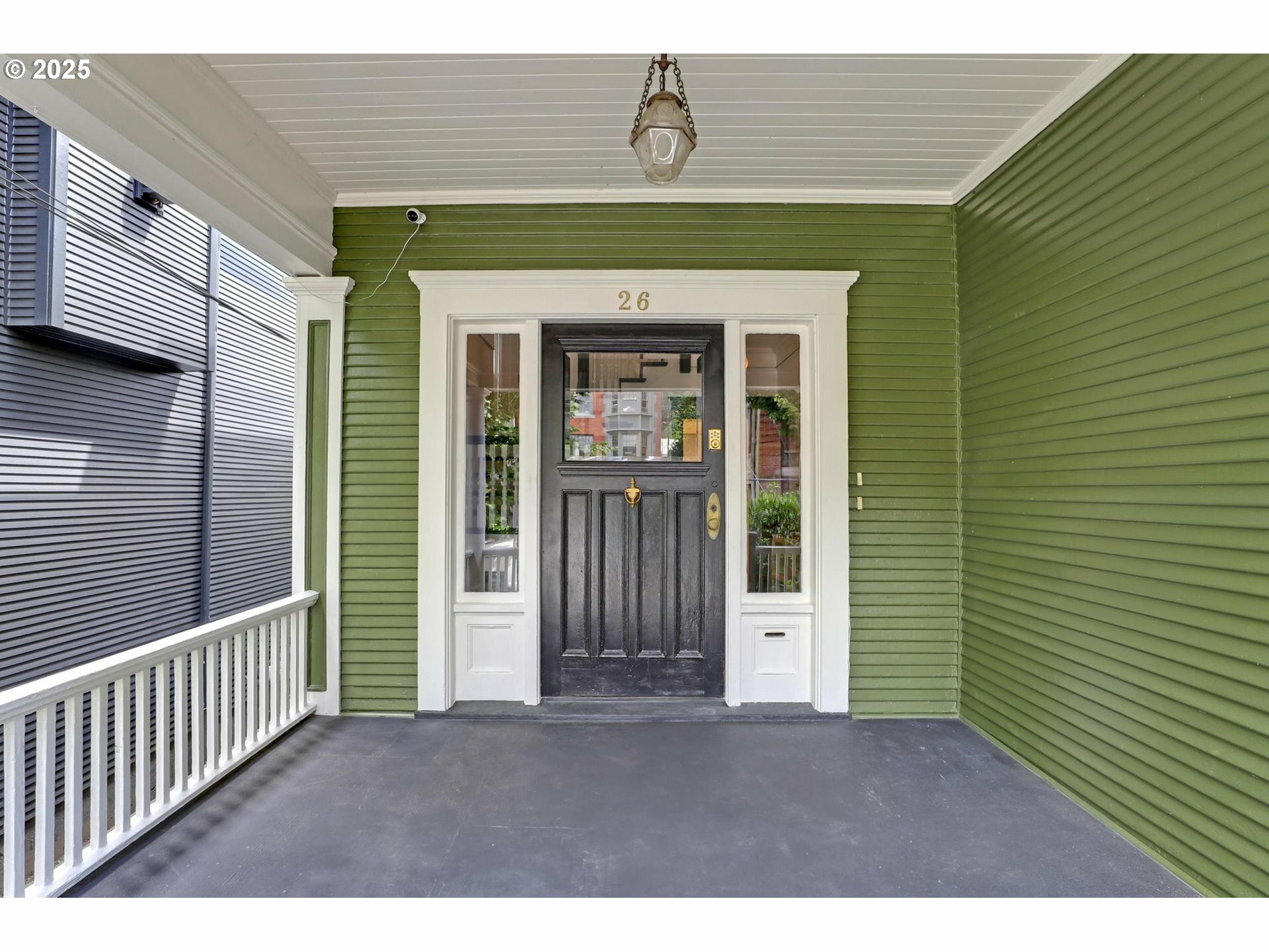 Property Photo: 26 NW 22nd Pl OR 97210
