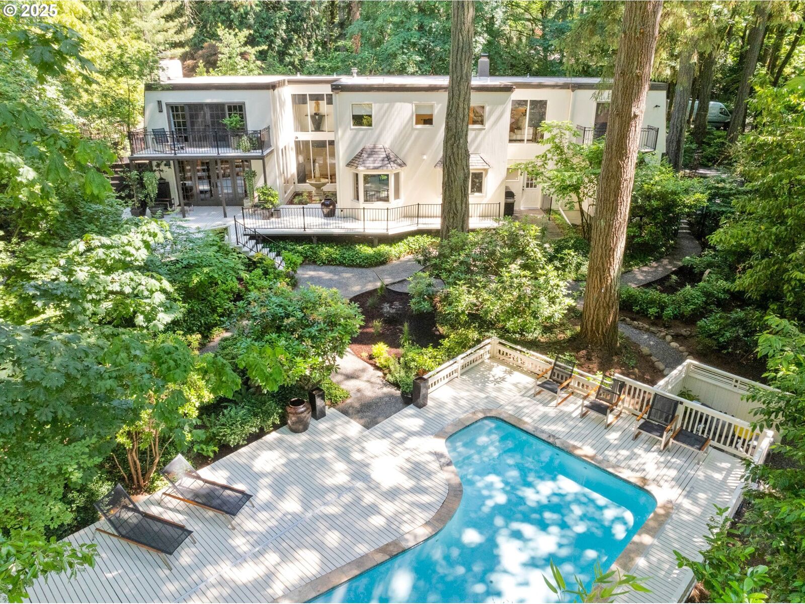 Property Photo:  2917 Westview Cir  OR 97034 