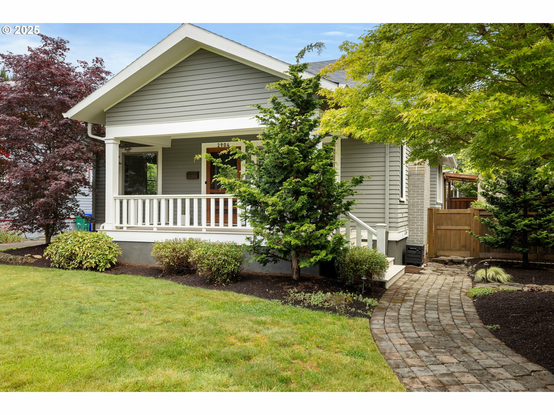 Property Photo:  2904 NE 51st Ave  OR 97213 