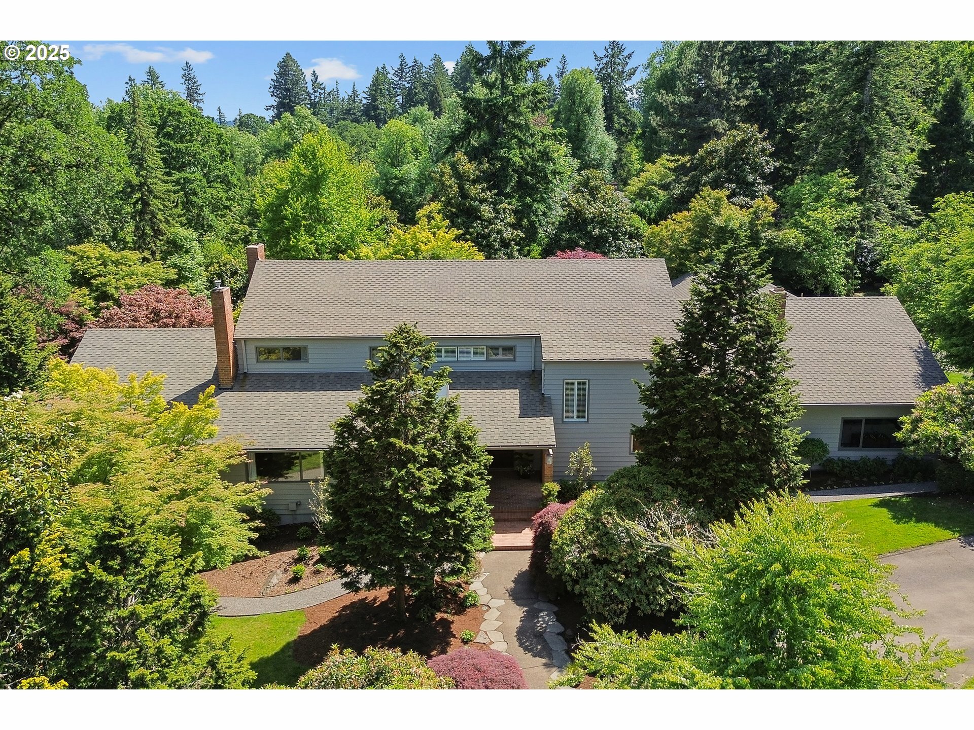 Property Photo: 1890 S Greenwood Rd OR 97219