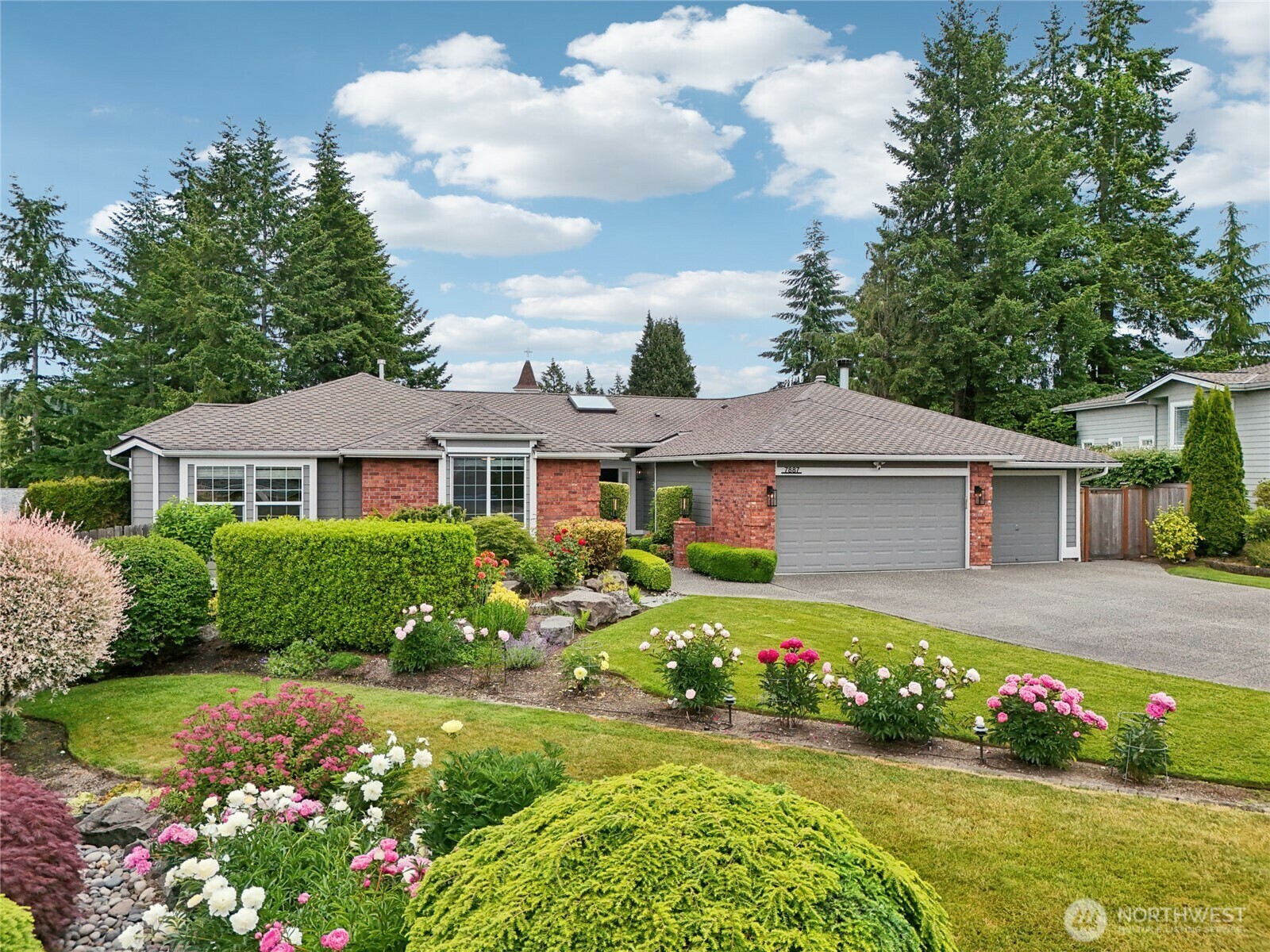 Property Photo: 7887 Greyhawk Ave WA 98335