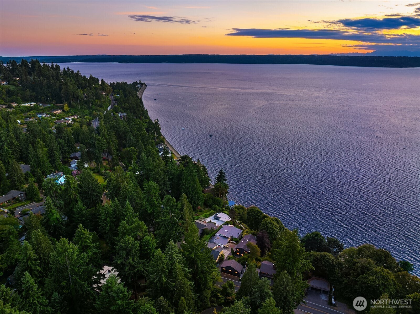 Property Photo: 16039 Maplewild Avenue SW WA 98166