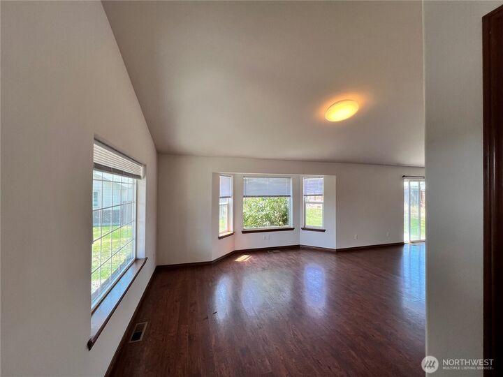 Property Photo: 109 Annie Place WA 98926