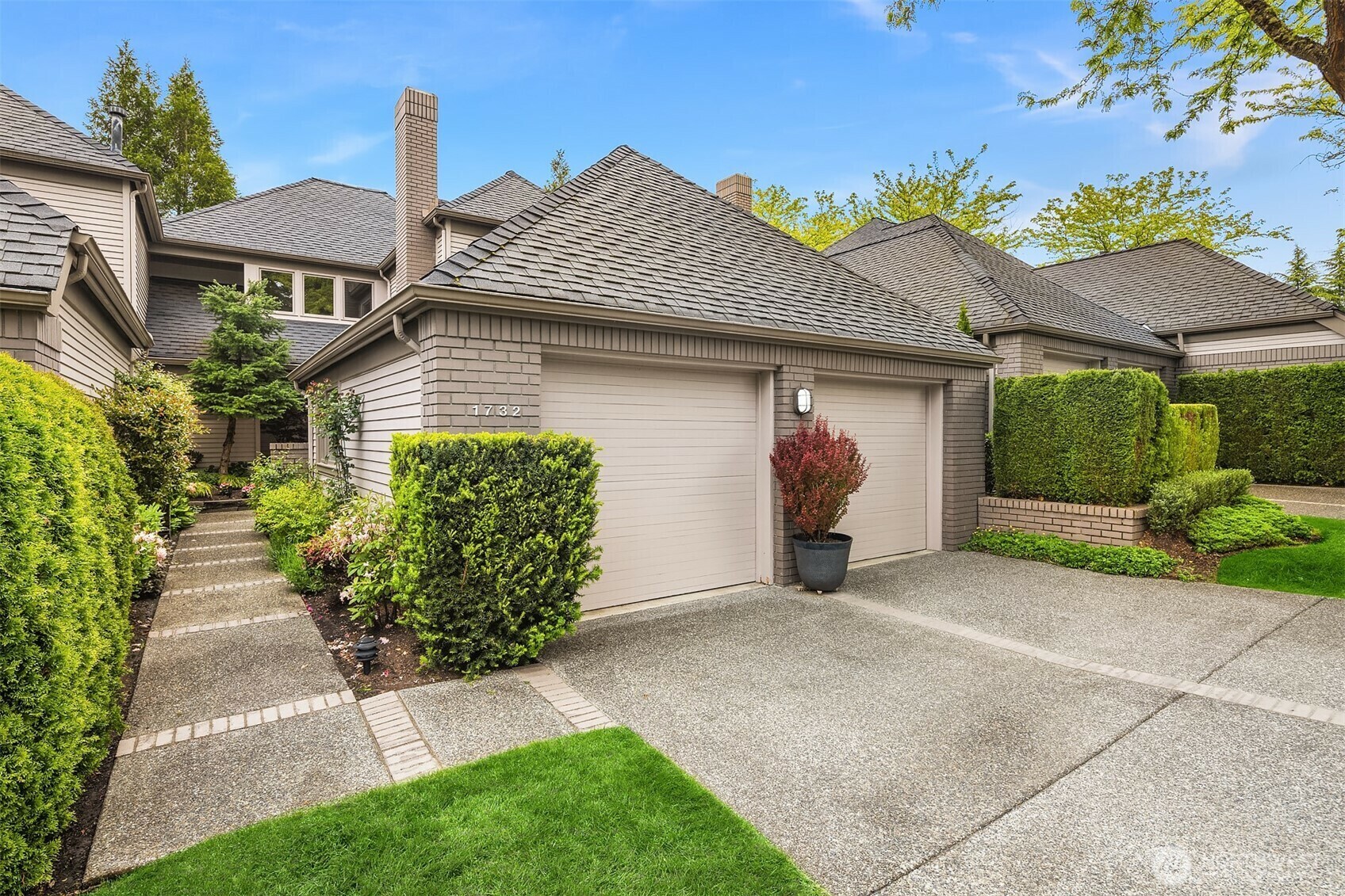Property Photo:  1732  Bellevue Way NE  WA 98004 