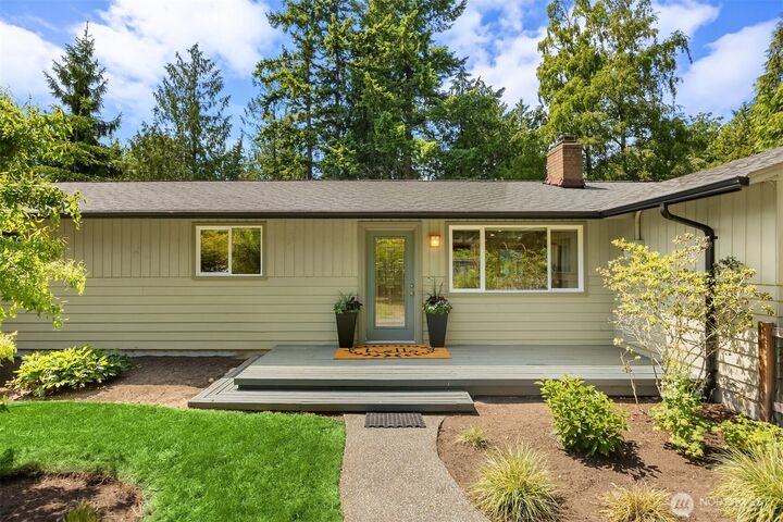 Property Photo:  737  Park Avenue NE  WA 98110 