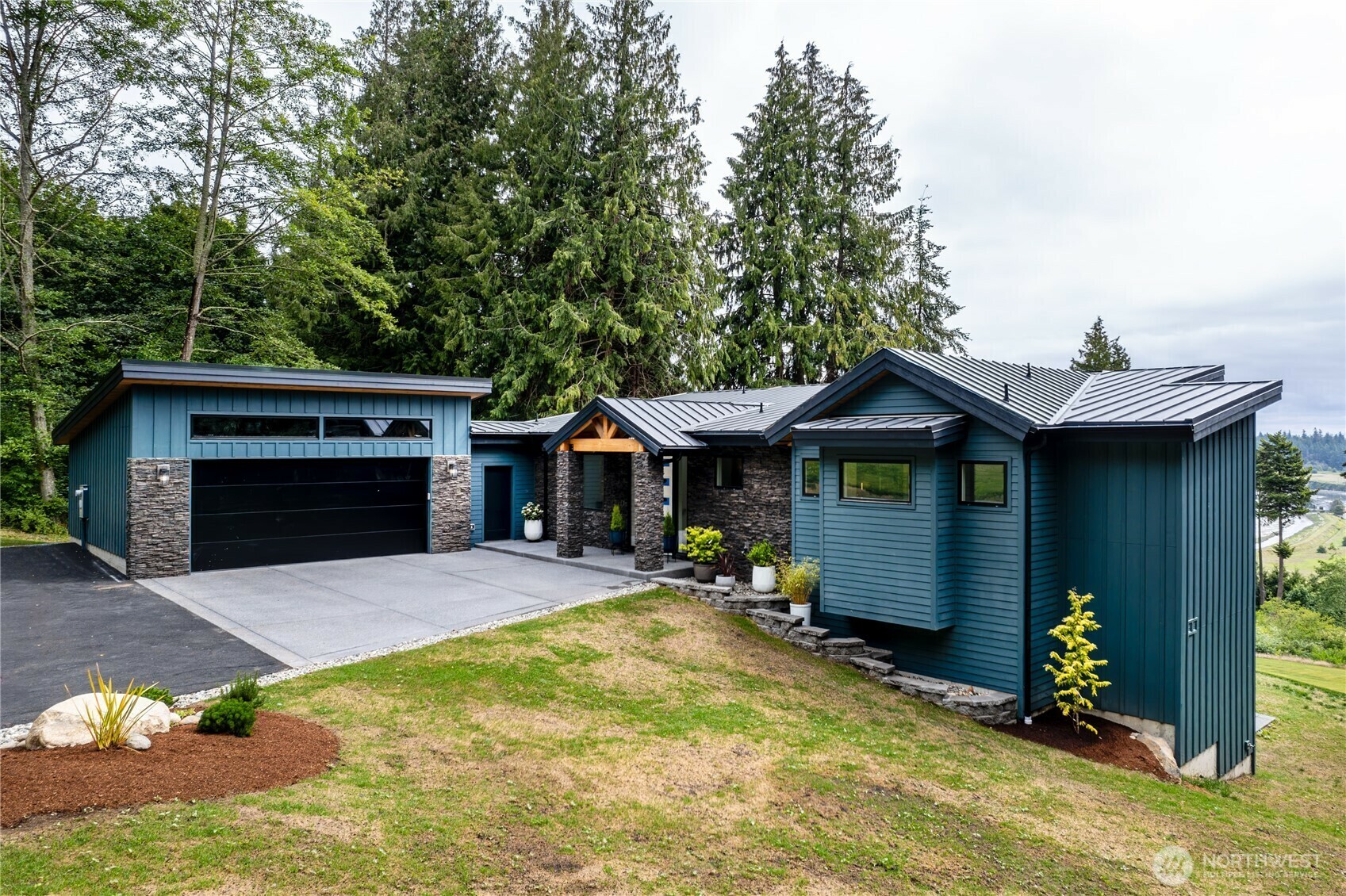 Property Photo: 501 Vesper Way WA 98282
