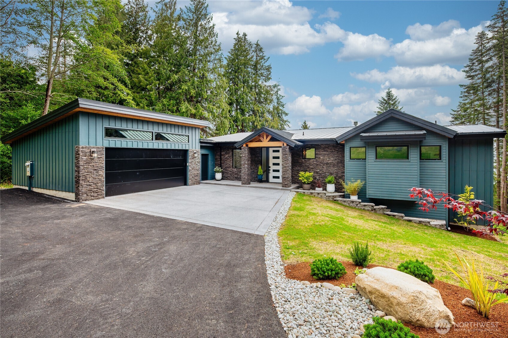 Property Photo: 501 Vesper Way WA 98282