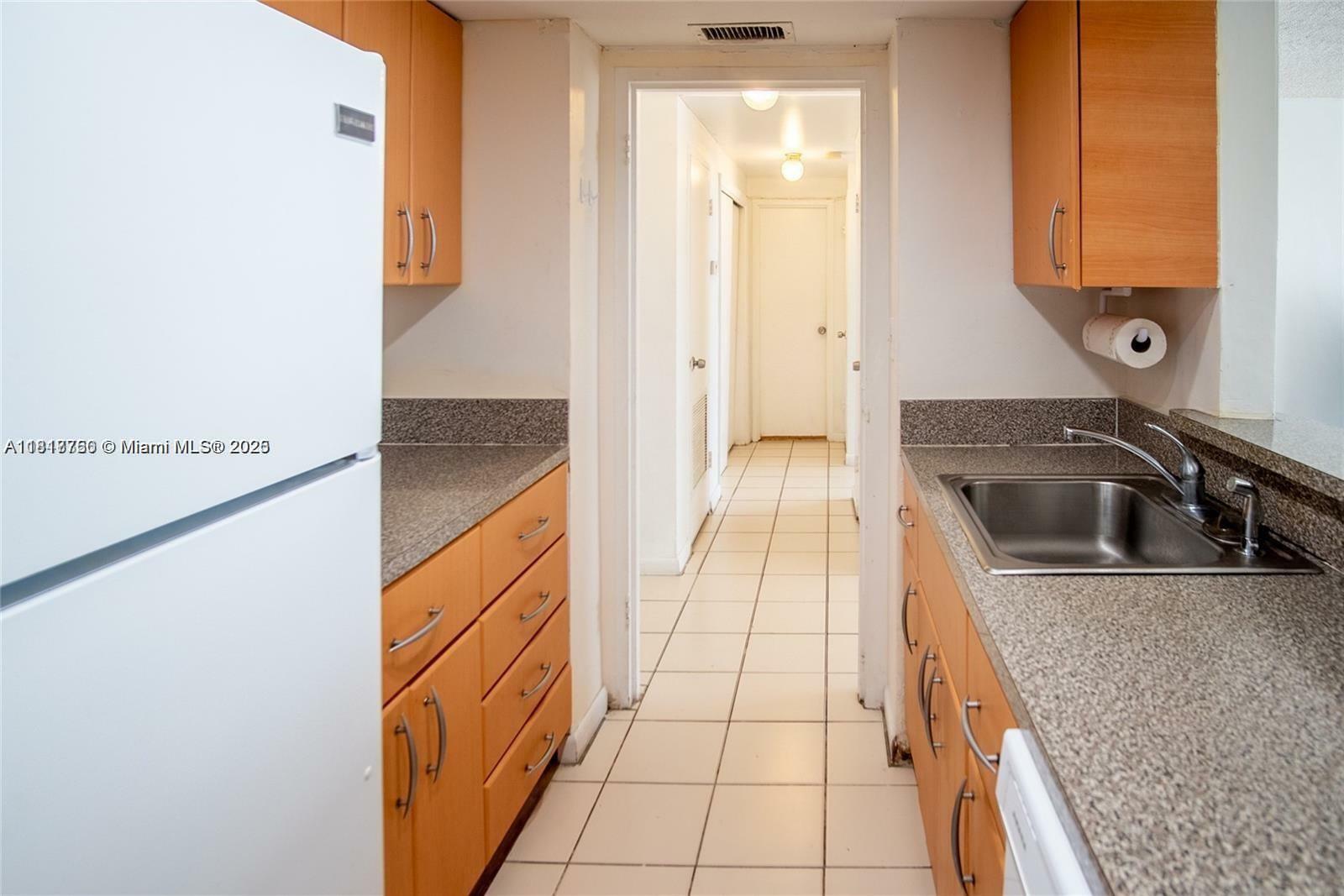 Property Photo: 7545 E Treasure Dr 4K FL 33141