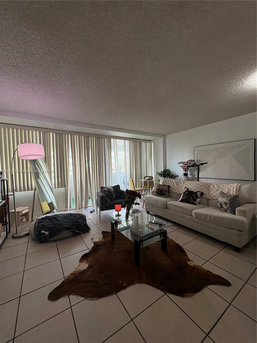 Property Photo: 7545 E Treasure Dr 4K FL 33141