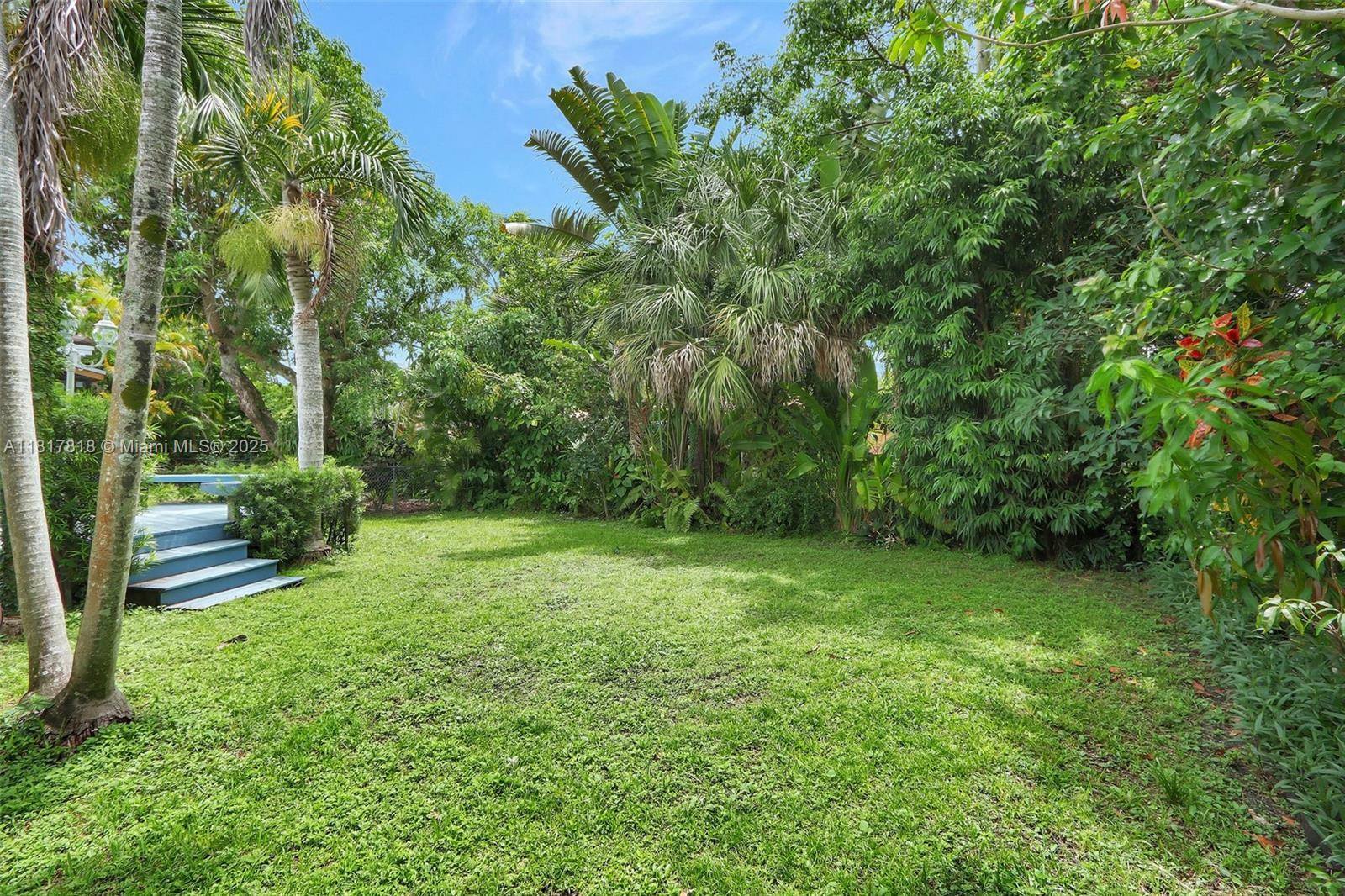Property Photo: 824 Granada Groves Ct. FL 33134