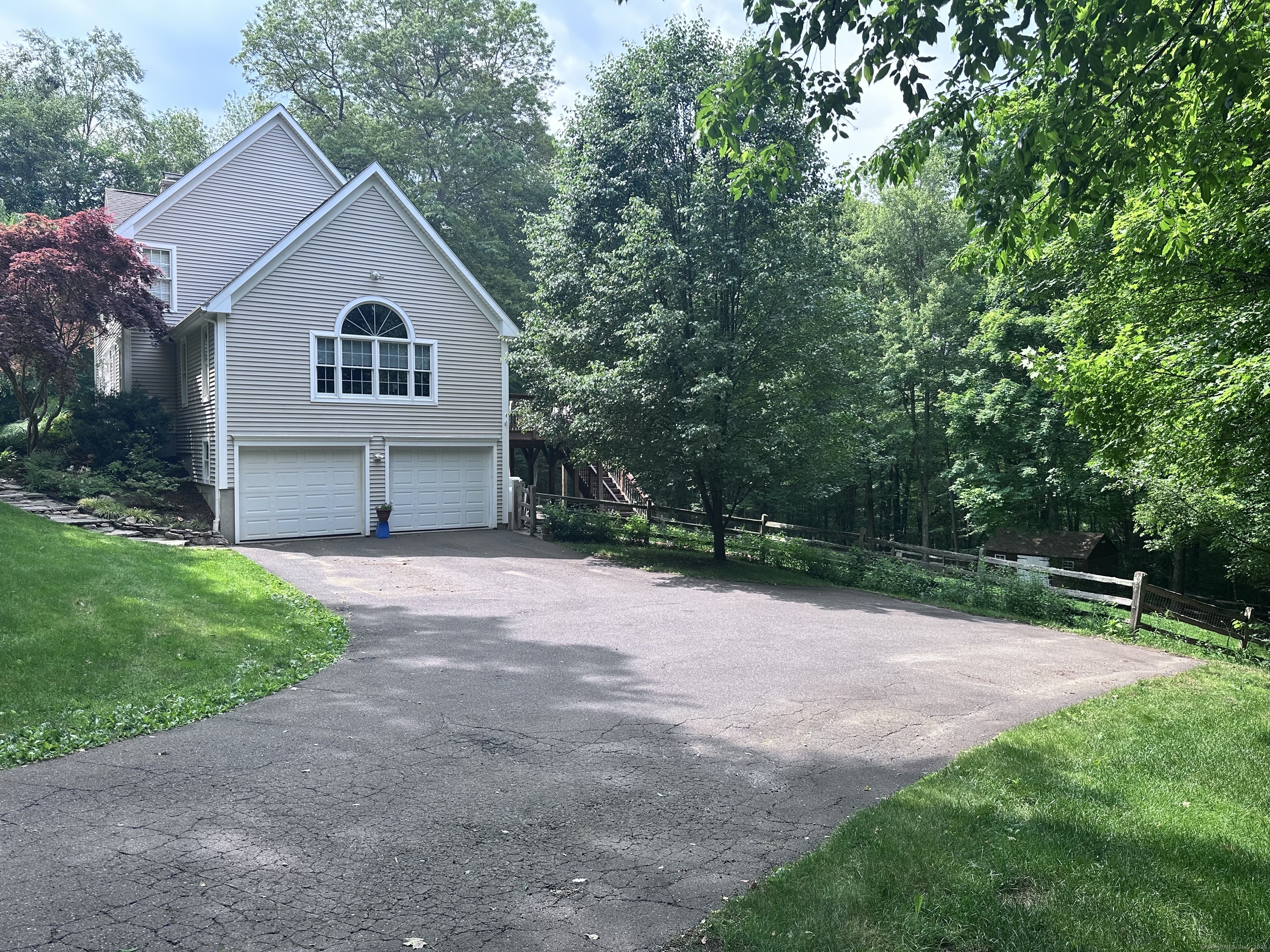 Property Photo: 20 Summerwood Ridge CT 06084