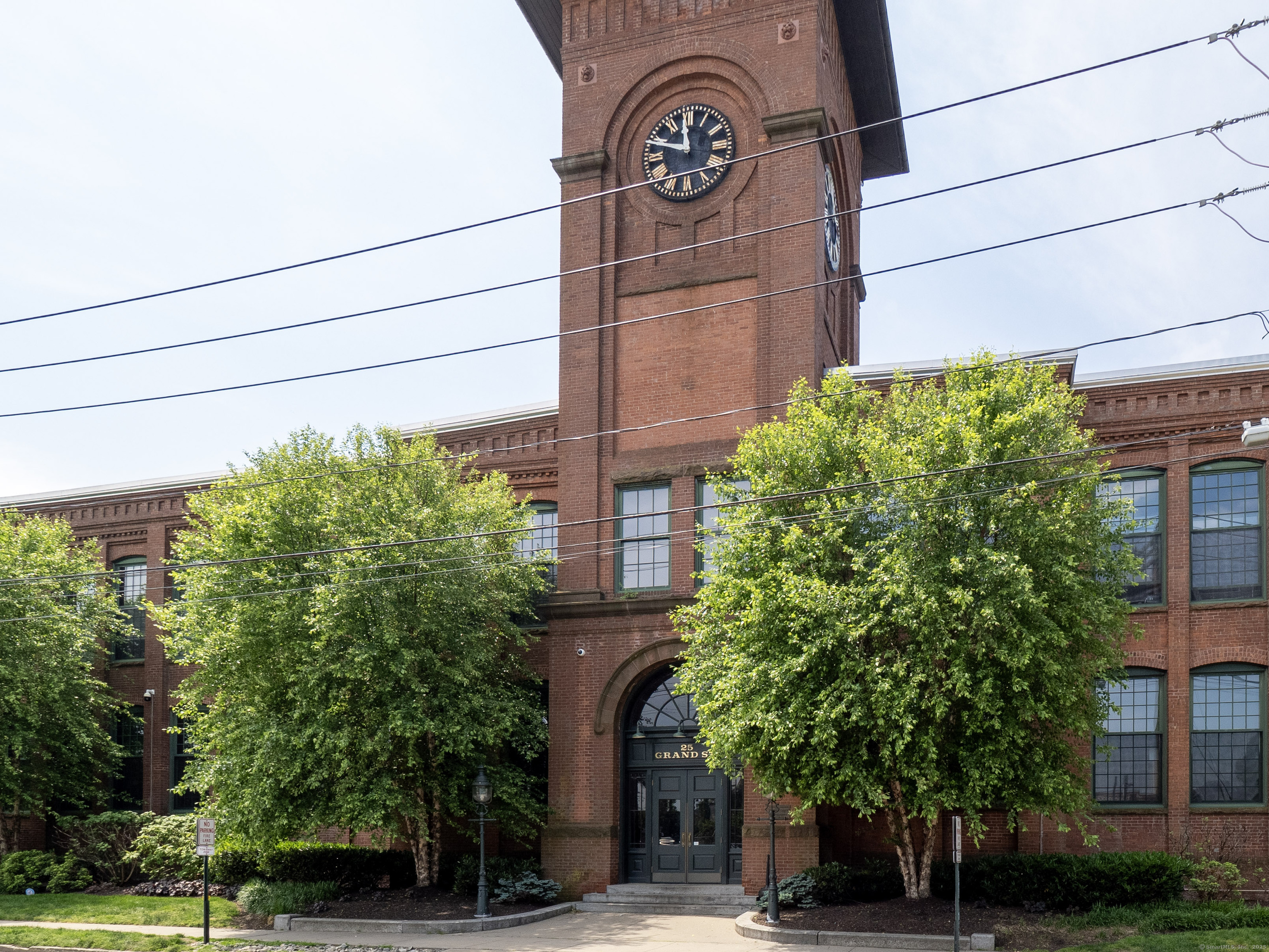 Property Photo: 25 Grand Street 156 CT 06851