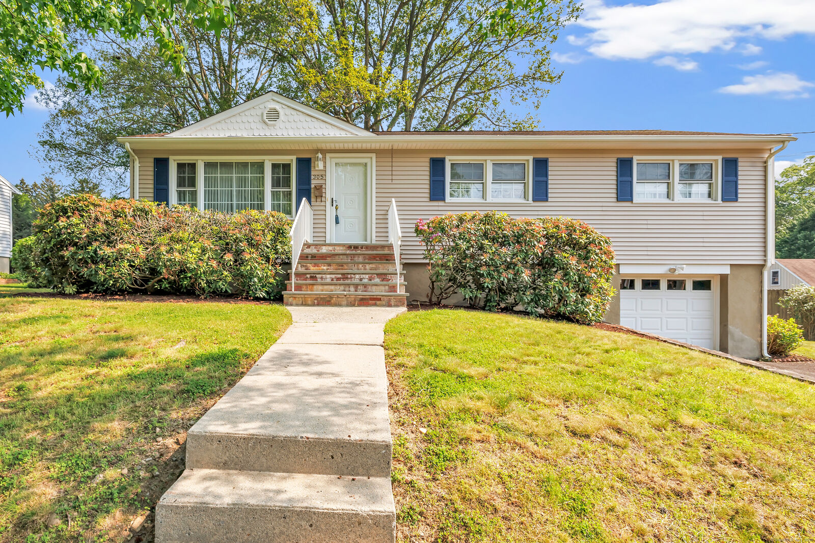 Property Photo:  305 Dahl Avenue  CT 06614 