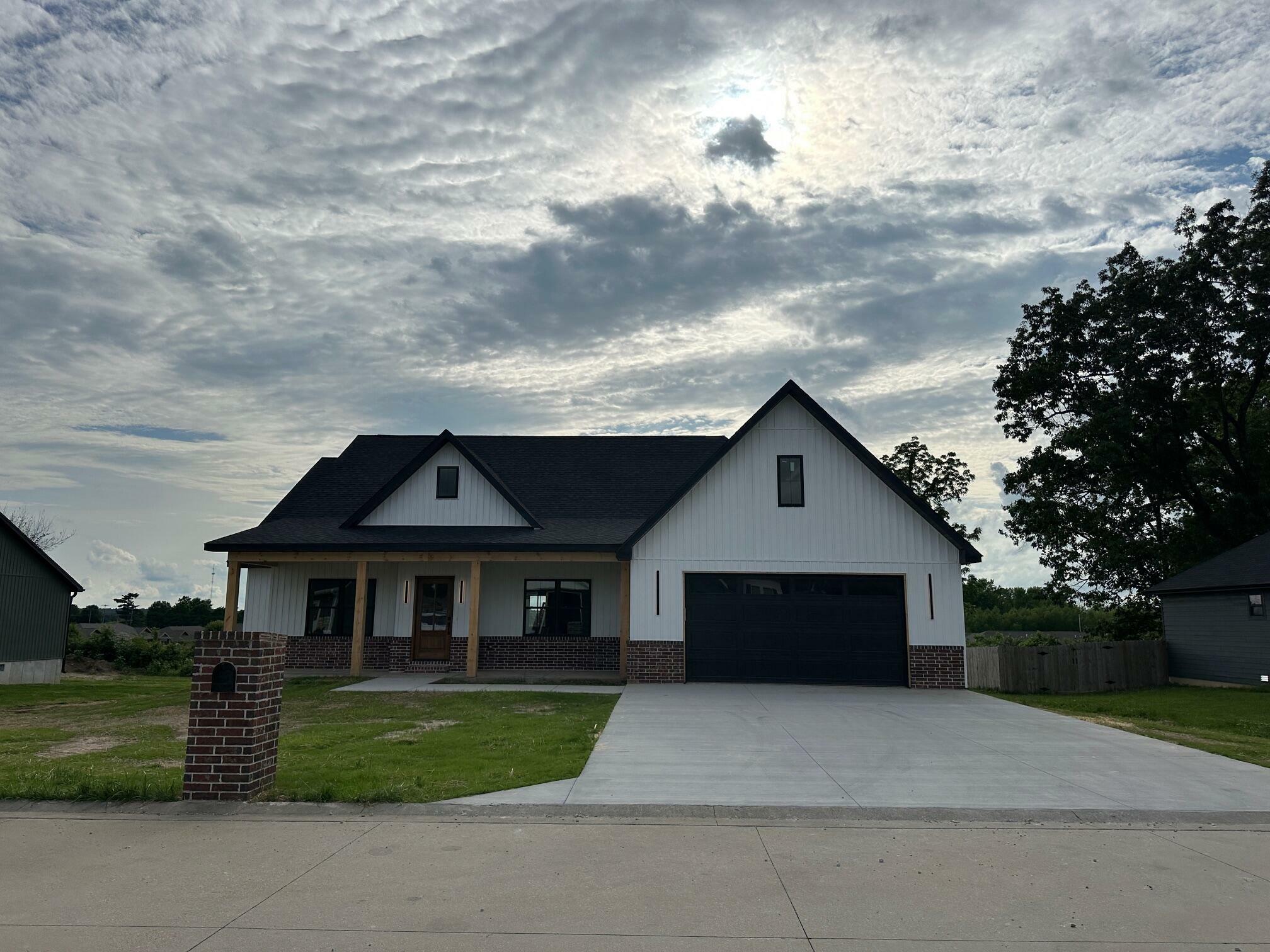 Property Photo: 2705 Town Drive MO 65711