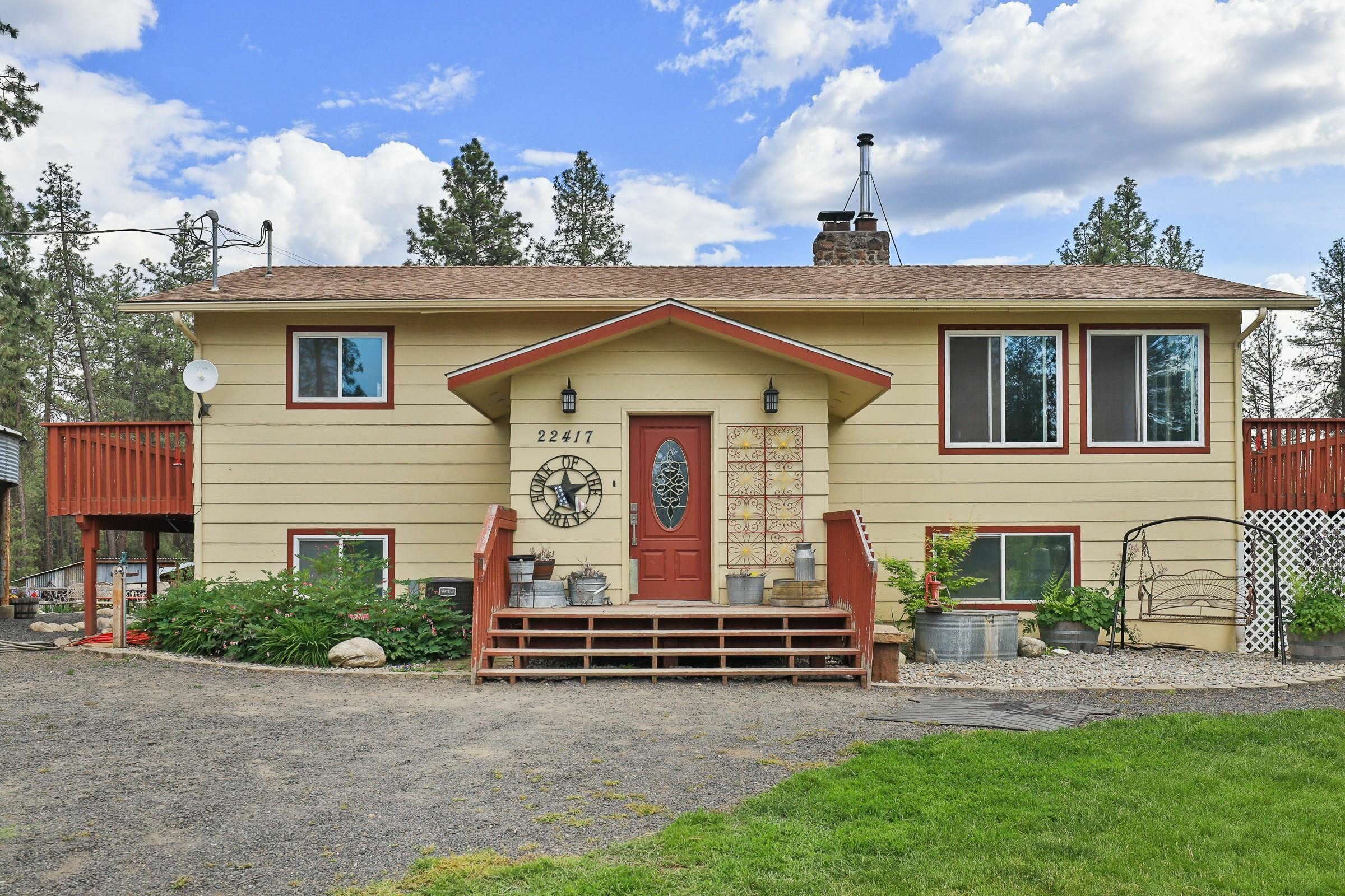 Property Photo: 22417 W Malloy Prairie Rd WA 99004